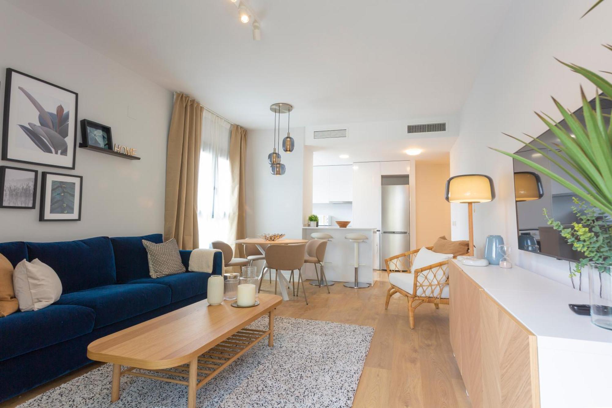 Apartment Apartamento Con Vistas En Paseo De Reding By Rent Me Málaga